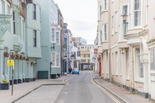 Flash Sale Centre Seafront 1 Bedroom Flat Bn121amid Apartment *
