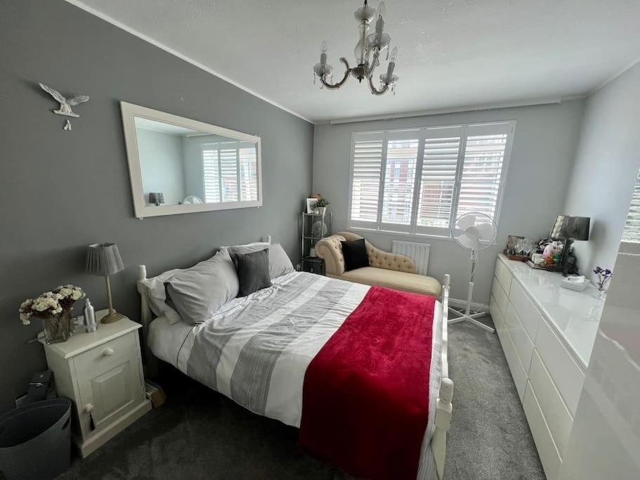 Apartment Large 2 Bedroom Private With Parking & Hut Brighton
