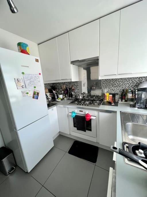 Apartment Large 2 Bedroom Private With Parking & Hut