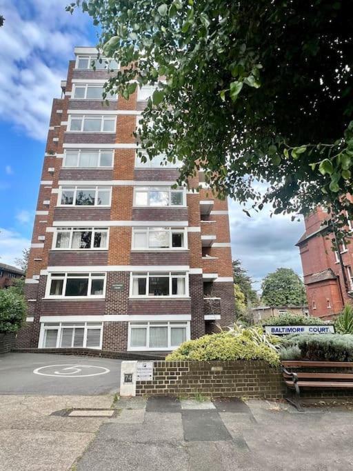 Apartment Large 2 Bedroom Private With Parking & Hut *
