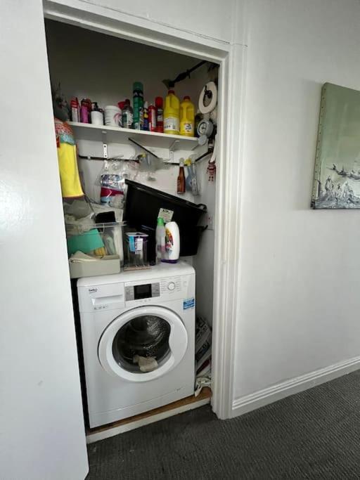 Apartment Large 2 Bedroom Private With Parking & Hut