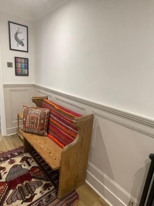 Homely Garden Apartment, Newly Refurbished - Sleeps Four