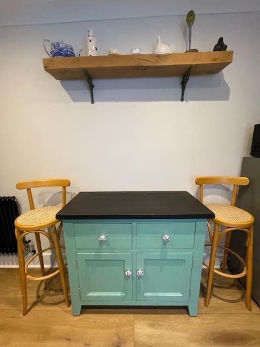 Homely Garden Apartment, Newly Refurbished - Sleeps Four