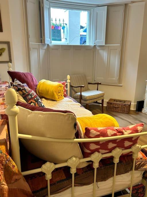 Homely Garden Apartment, Newly Refurbished - Sleeps Four * Brighton