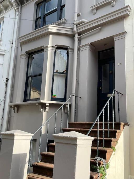 Homely Garden Apartment, Newly Refurbished - Sleeps Four Apartment