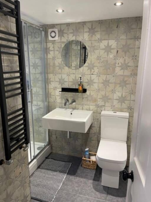 Homely Garden Apartment, Newly Refurbished - Sleeps Four Apartment Brighton