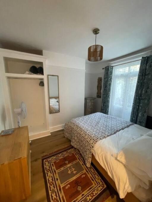 Homely Garden Apartment, Newly Refurbished - Sleeps Four Apartment