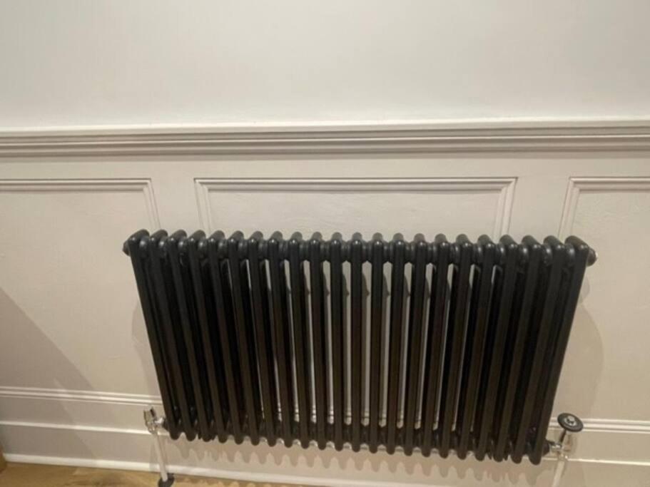 Homely Garden Apartment, Newly Refurbished - Sleeps Four * Brighton