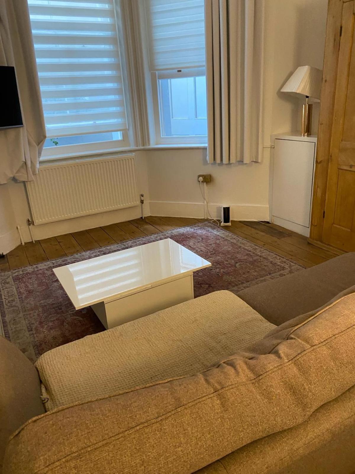 Apartment 2 Large One Bed - Prime Location - Quiet & Comfortable - Garden Access *
