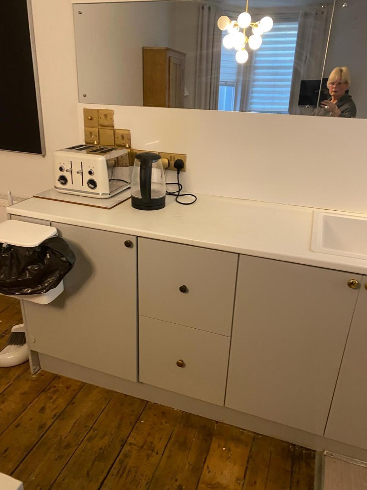 Apartment 2 Large One Bed - Prime Location - Quiet & Comfortable - Garden Access *
