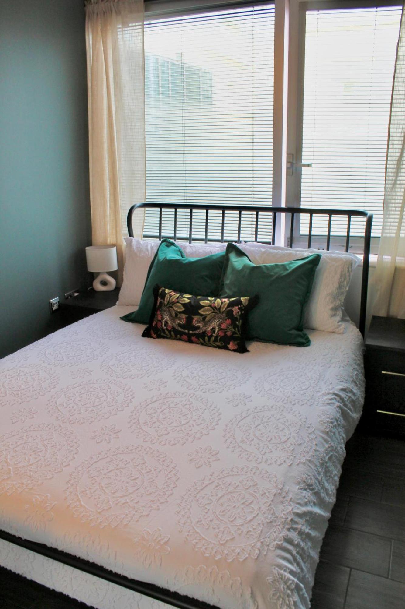 Central - 5 Min Walk From Beach And Pier And Within Walking Distance Of The Train Station - Sleeps Up To 6 Guests! Apartment Brighton