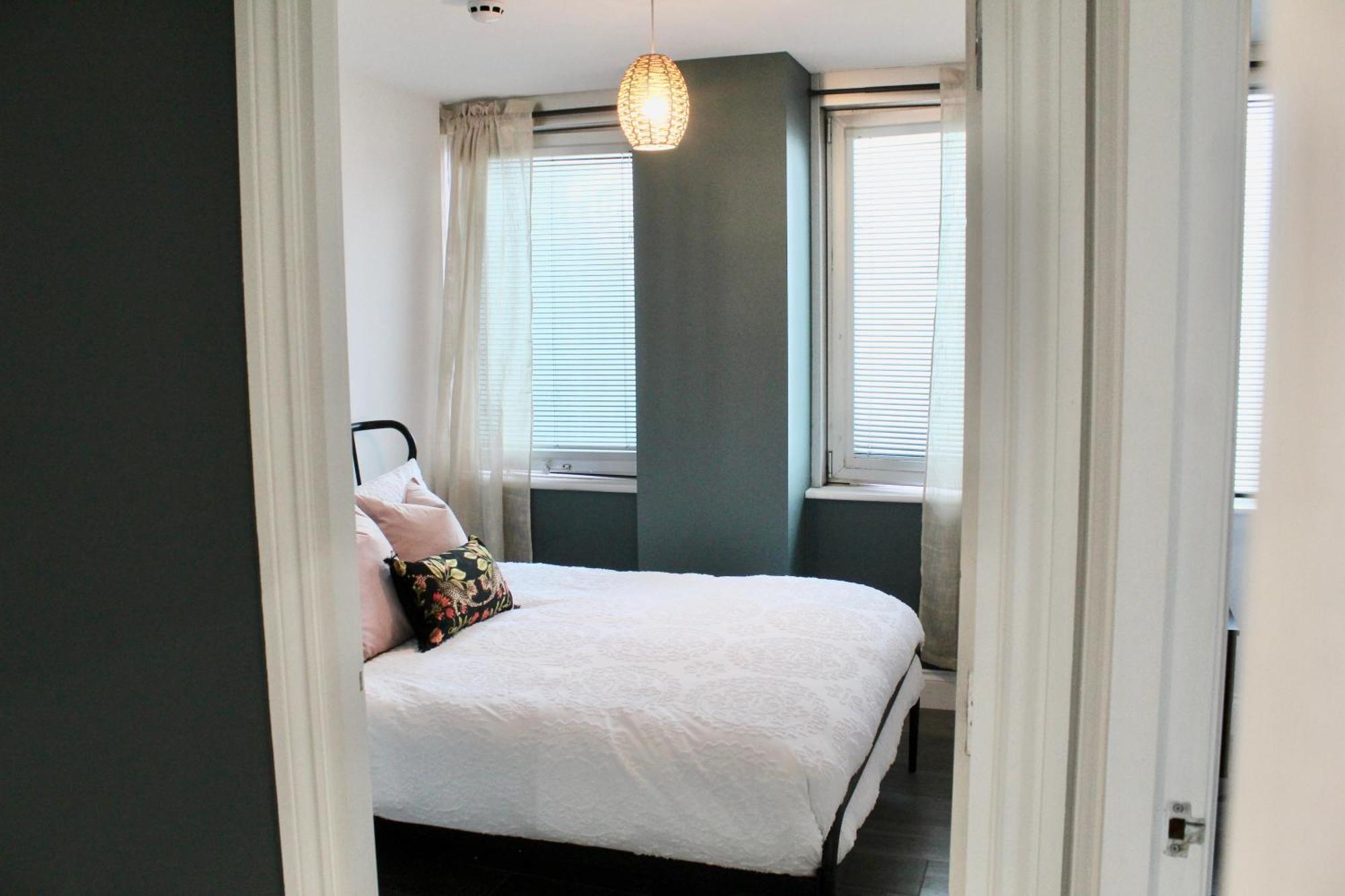 Apartment Central - 5 Min Walk From Beach And Pier And Within Walking Distance Of The Train Station - Sleeps Up To 6 Guests! *