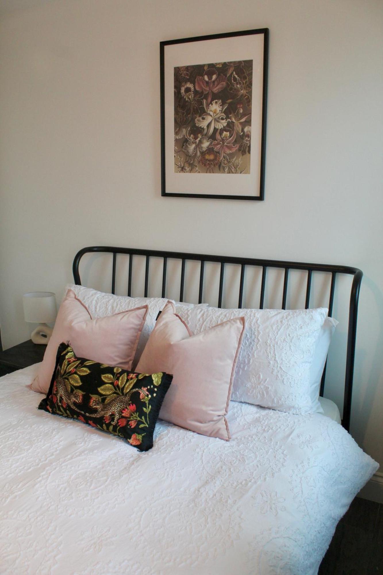Central - 5 Min Walk From Beach And Pier And Within Walking Distance Of The Train Station - Sleeps Up To 6 Guests! Apartment Brighton