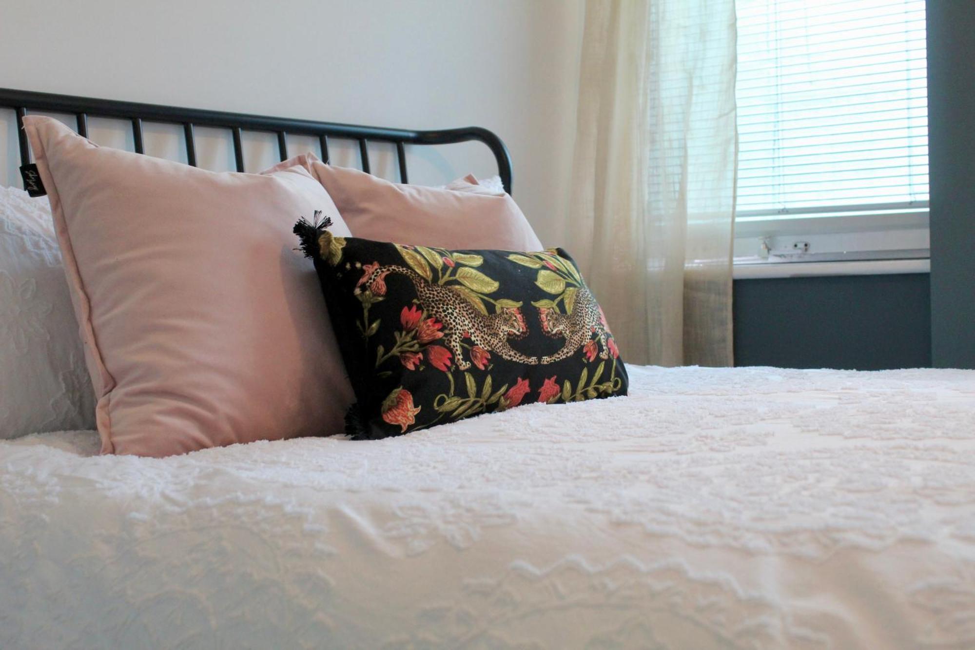 Central - 5 Min Walk From Beach And Pier And Within Walking Distance Of The Train Station - Sleeps Up To 6 Guests! Brighton