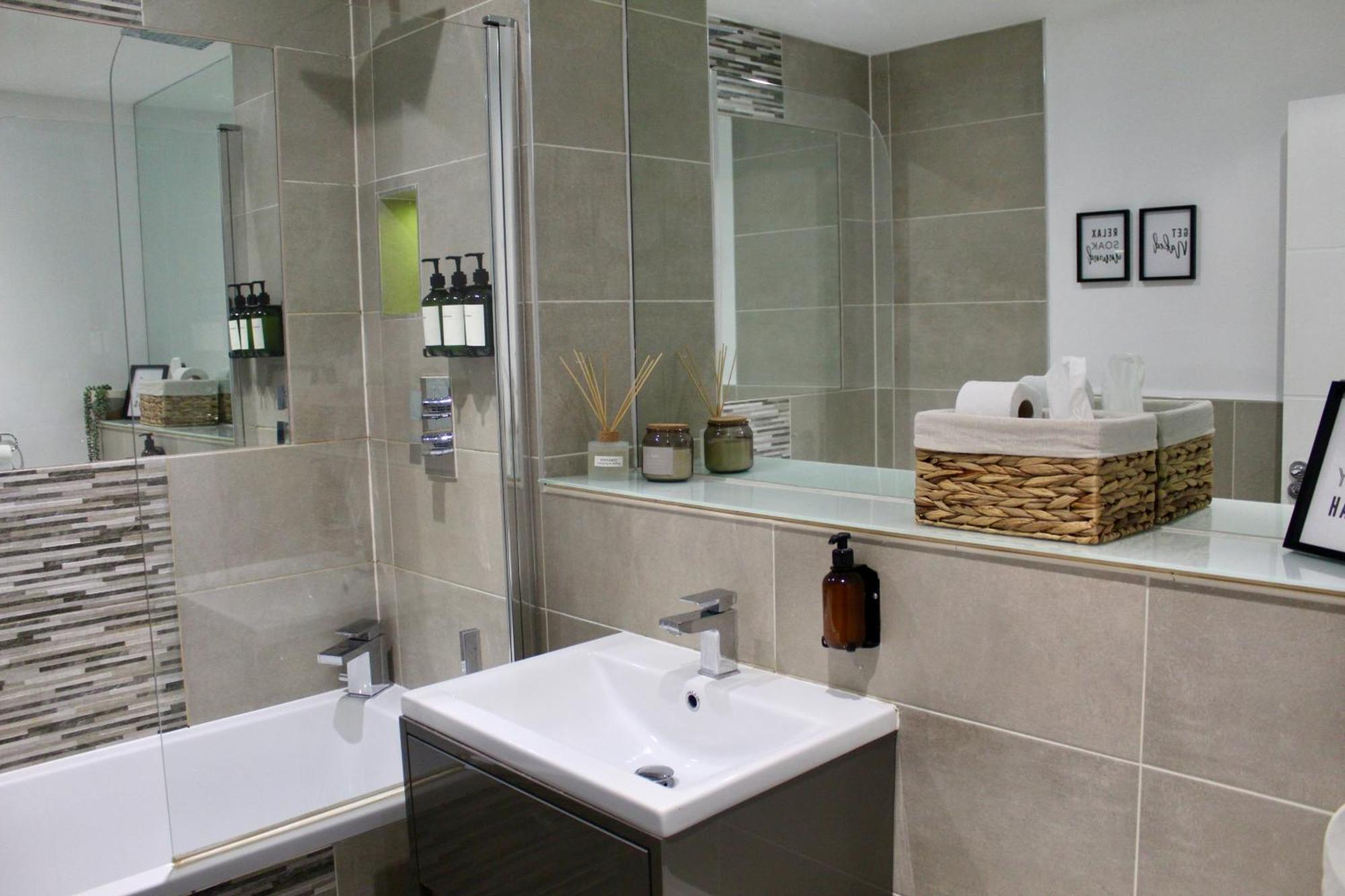 Central - 5 Min Walk From Beach And Pier And Within Walking Distance Of The Train Station - Sleeps Up To 6 Guests! Apartment