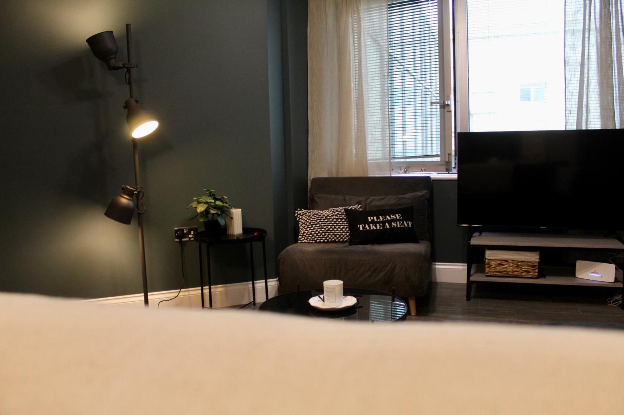 Central - 5 Min Walk From Beach And Pier And Within Walking Distance Of The Train Station - Sleeps Up To 6 Guests! Apartment *
