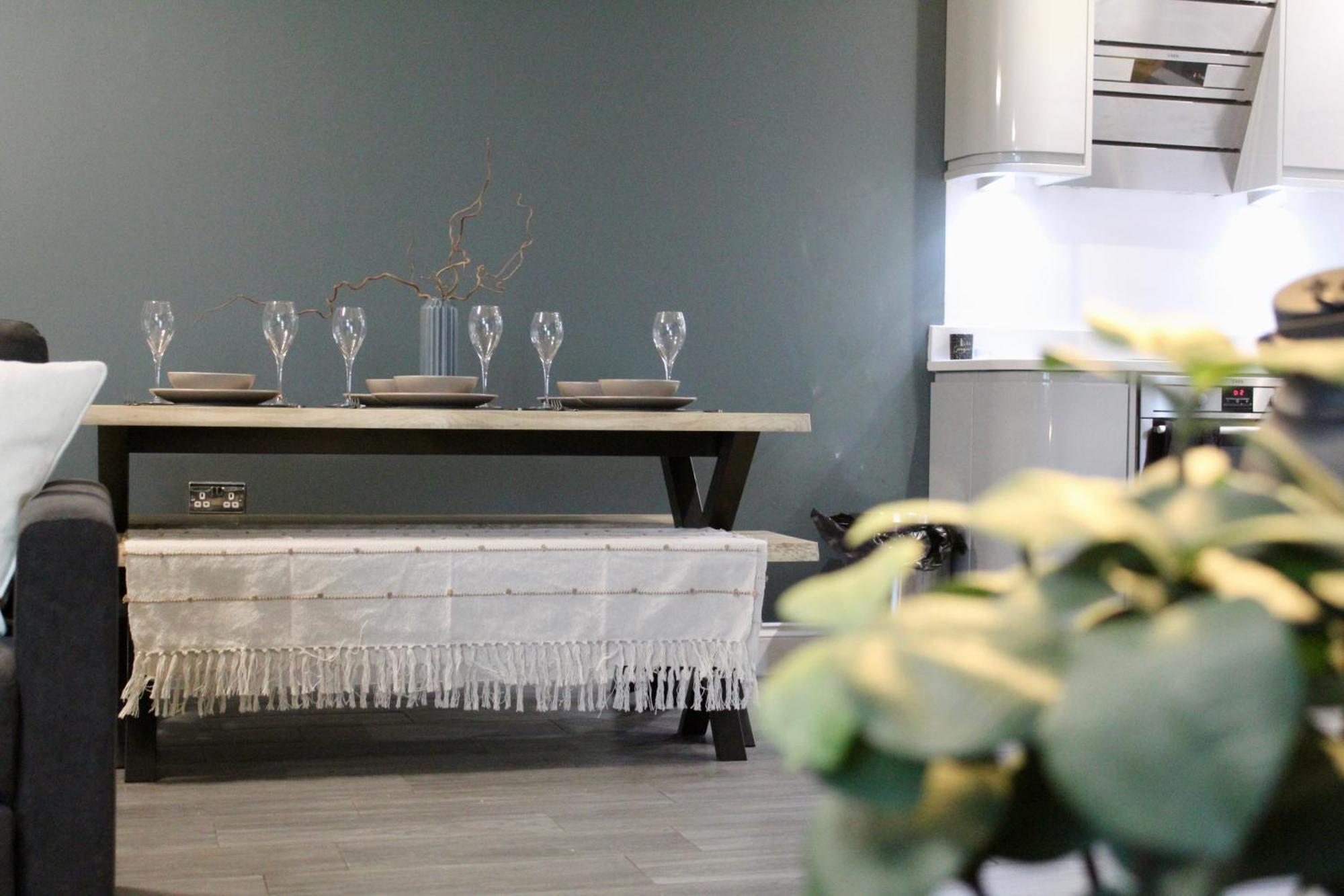 Apartment Central - 5 Min Walk From Beach And Pier And Within Walking Distance Of The Train Station - Sleeps Up To 6 Guests! Brighton