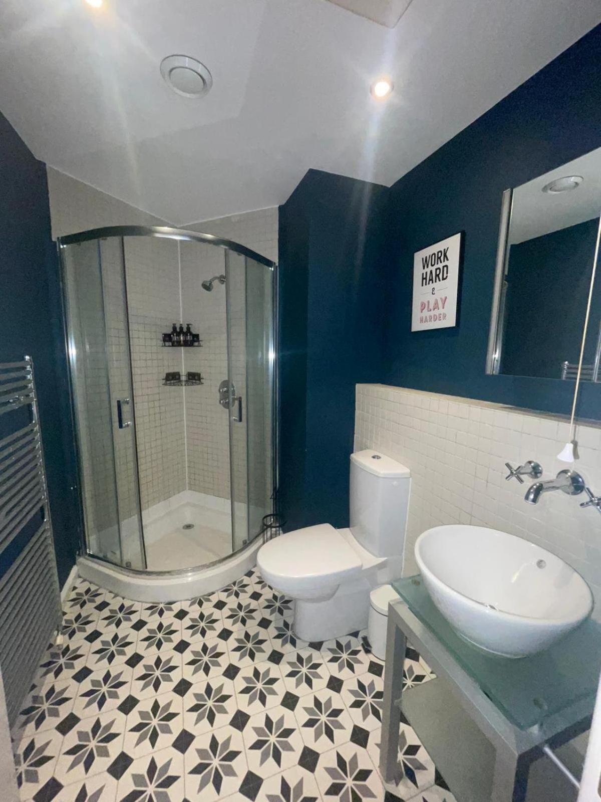 Entire Stylish Central North St Apartment