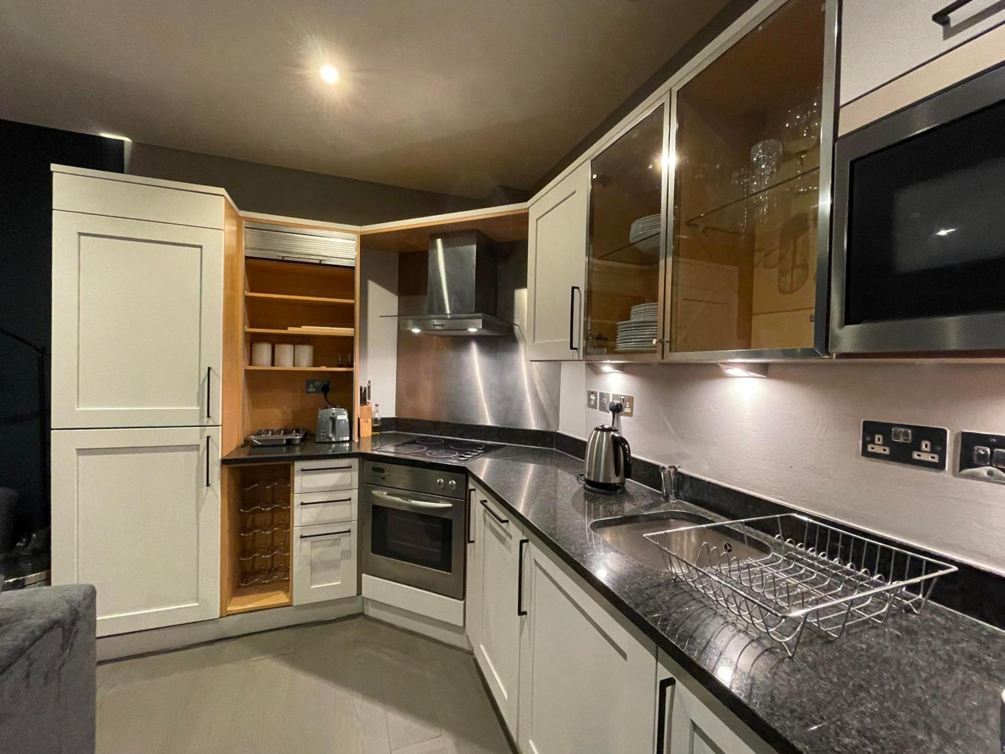 Entire Stylish Central North St Apartment