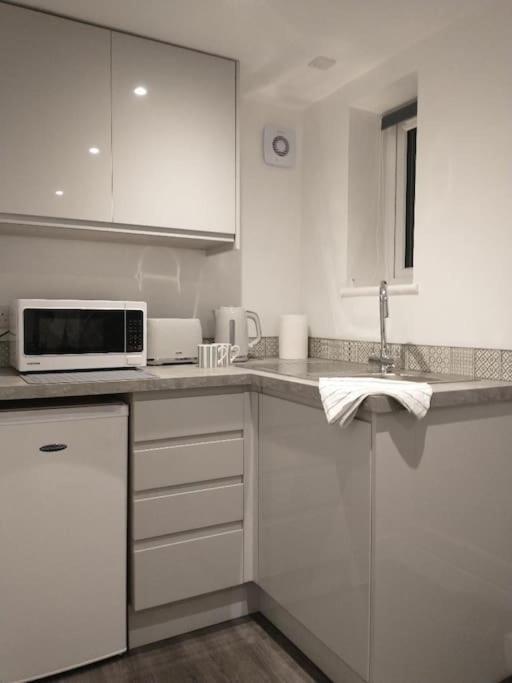 Cosy Garden Minimum Two Night Apartment