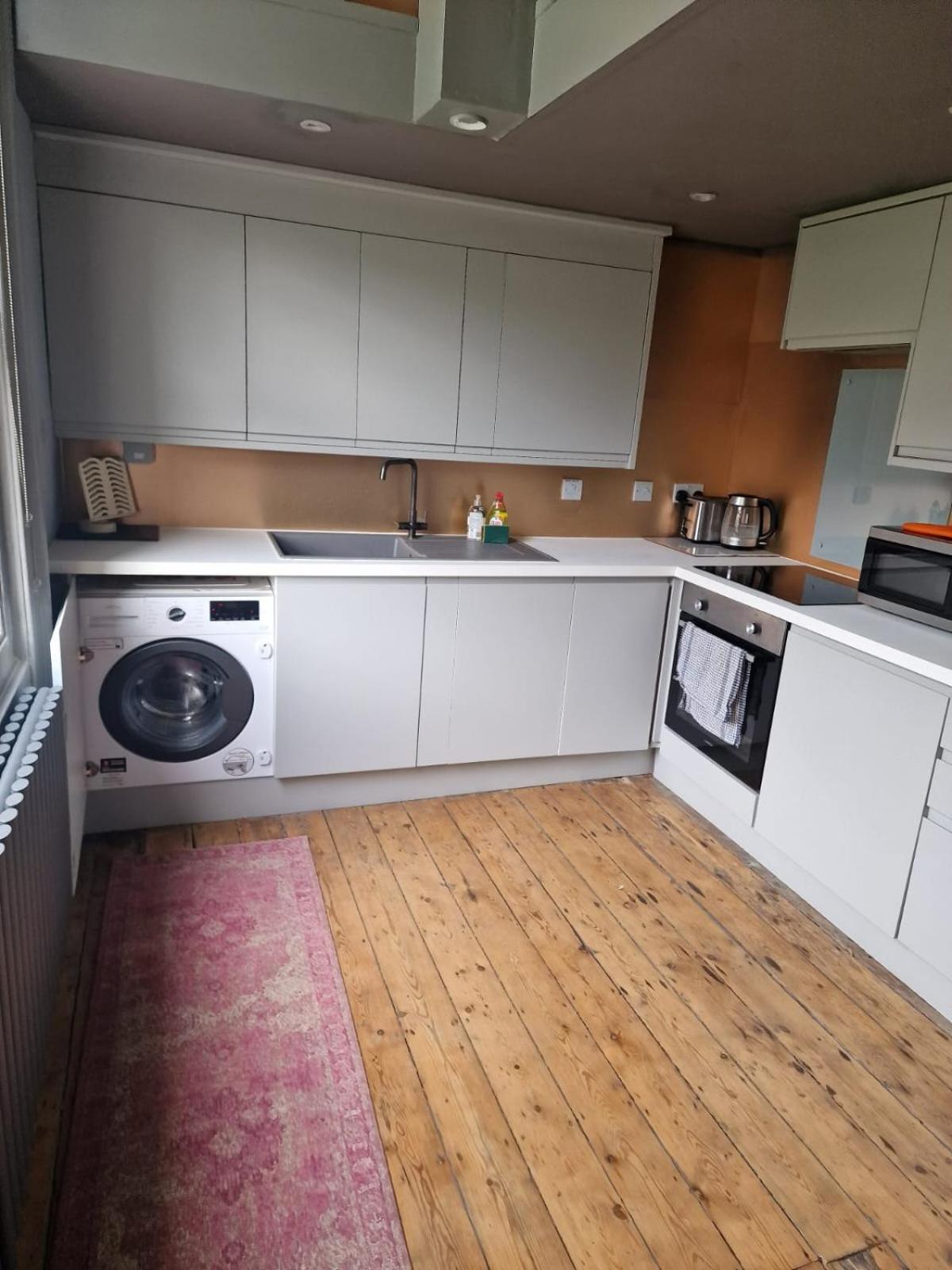 22 Stunning Large Loft - Great Location - Free Onsite Parking - Garden View- Quiet *