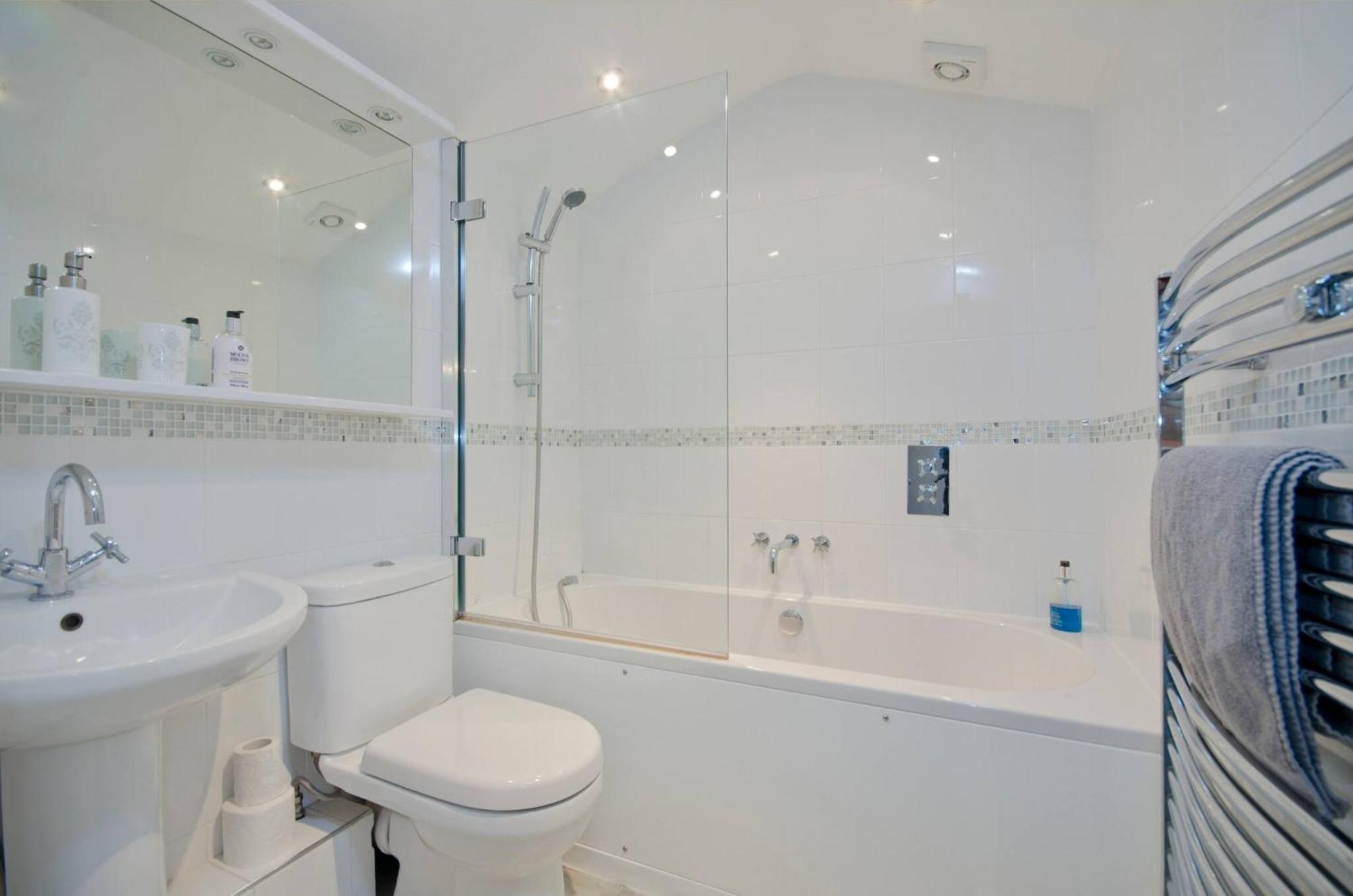 Seaview Regency With Private Parking *