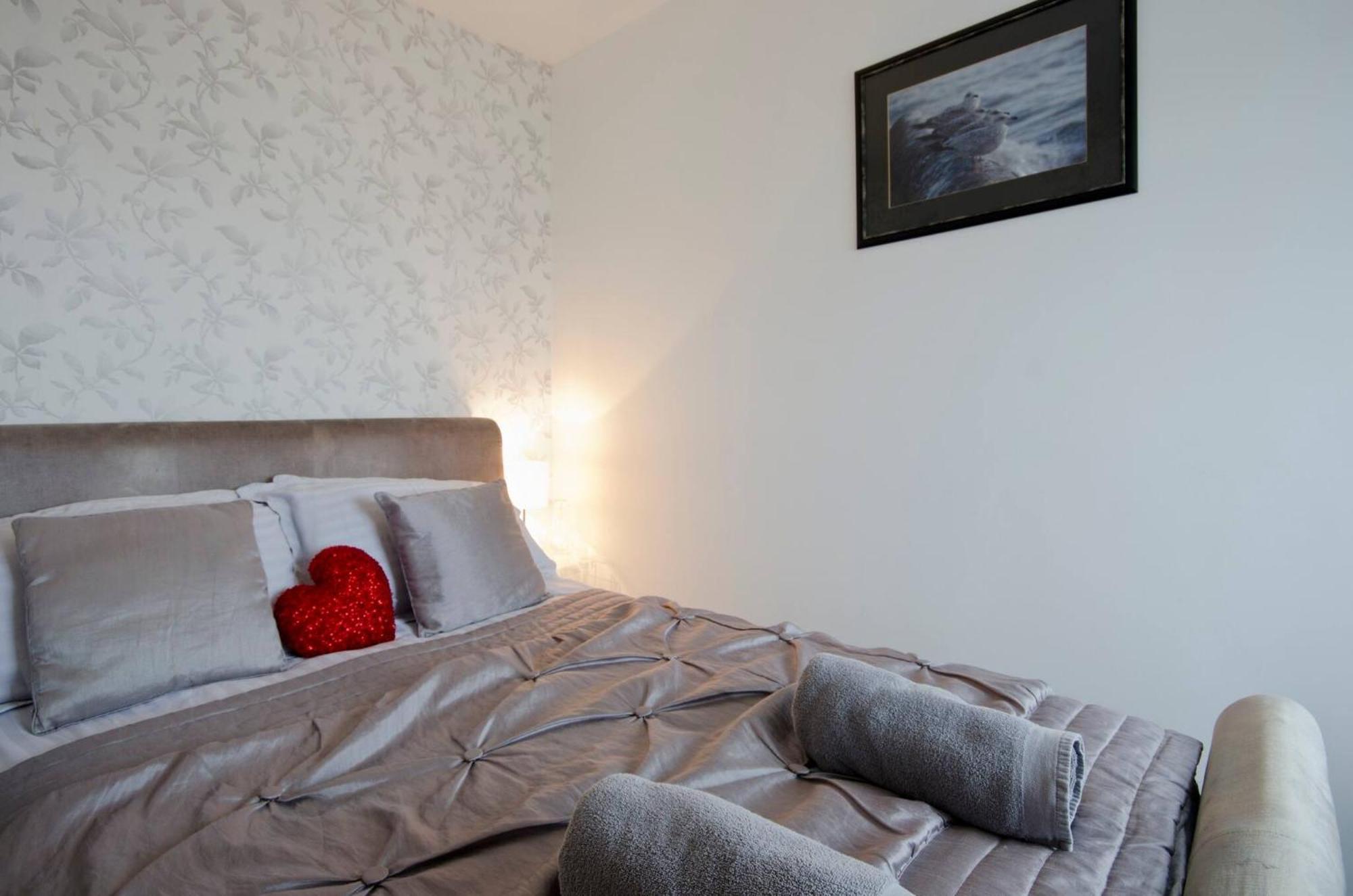 Apartment Seaview Regency With Private Parking *