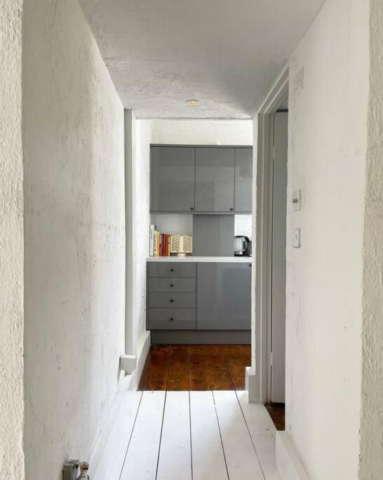3 Garden One Bed Flat - Great Location - Free Onsite Parking - Private - Comfortable