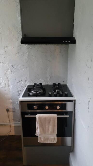 Apartment 3 Garden One Bed Flat - Great Location - Free Onsite Parking - Private - Comfortable