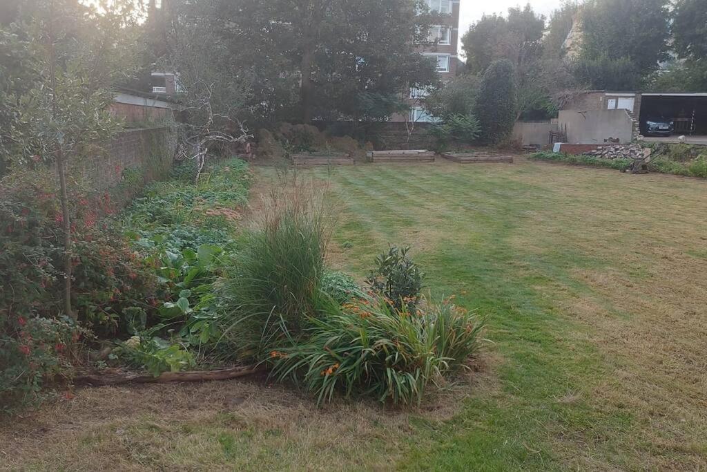 3 Garden One Bed Flat - Great Location - Free Onsite Parking - Private - Comfortable Apartment Brighton