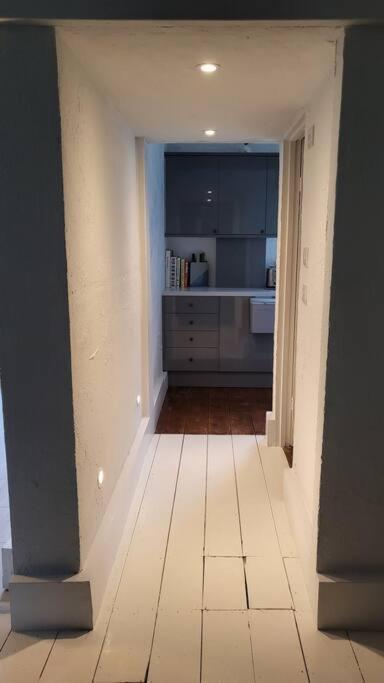 Apartment 3 Garden One Bed Flat - Great Location - Free Onsite Parking - Private - Comfortable Brighton