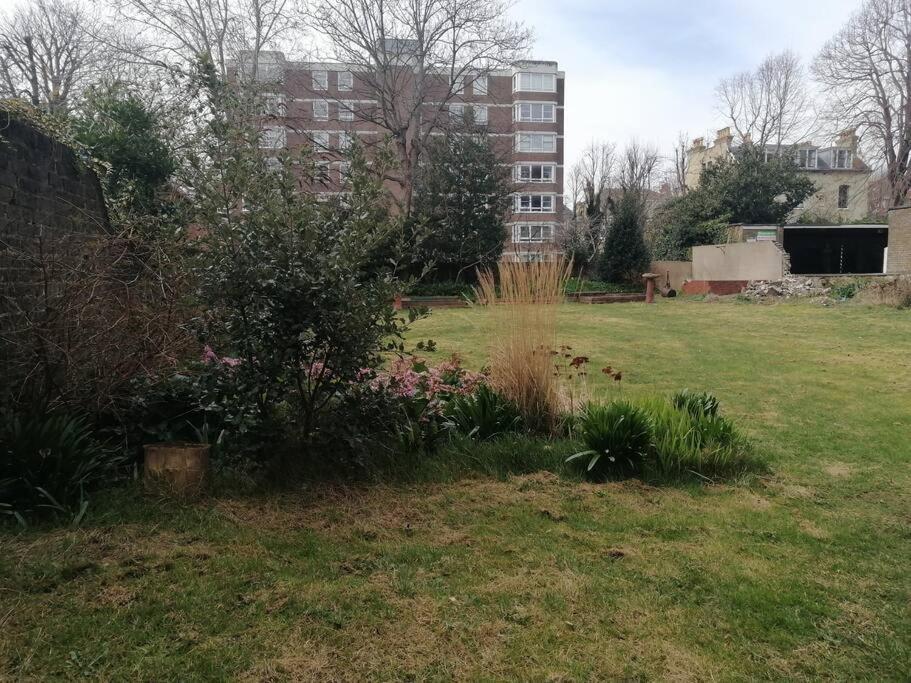 3 Garden One Bed Flat - Great Location - Free Onsite Parking - Private - Comfortable