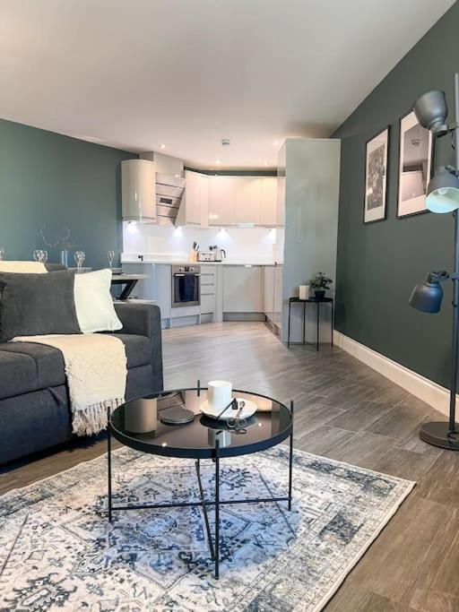 Central - 5 Min Walk From Beach And Pier And Within Walking Distance Of The Train Station - Sleeps Up To 6 Guests! Apartment Brighton