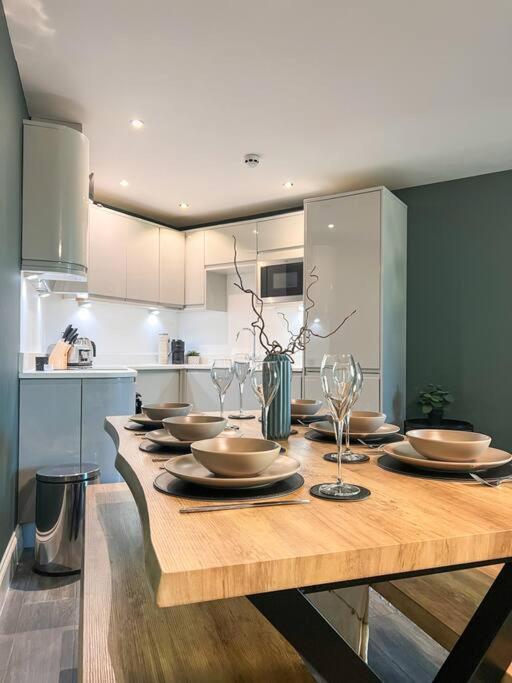 Apartment Central - 5 Min Walk From Beach And Pier And Within Walking Distance Of The Train Station - Sleeps Up To 6 Guests! Brighton