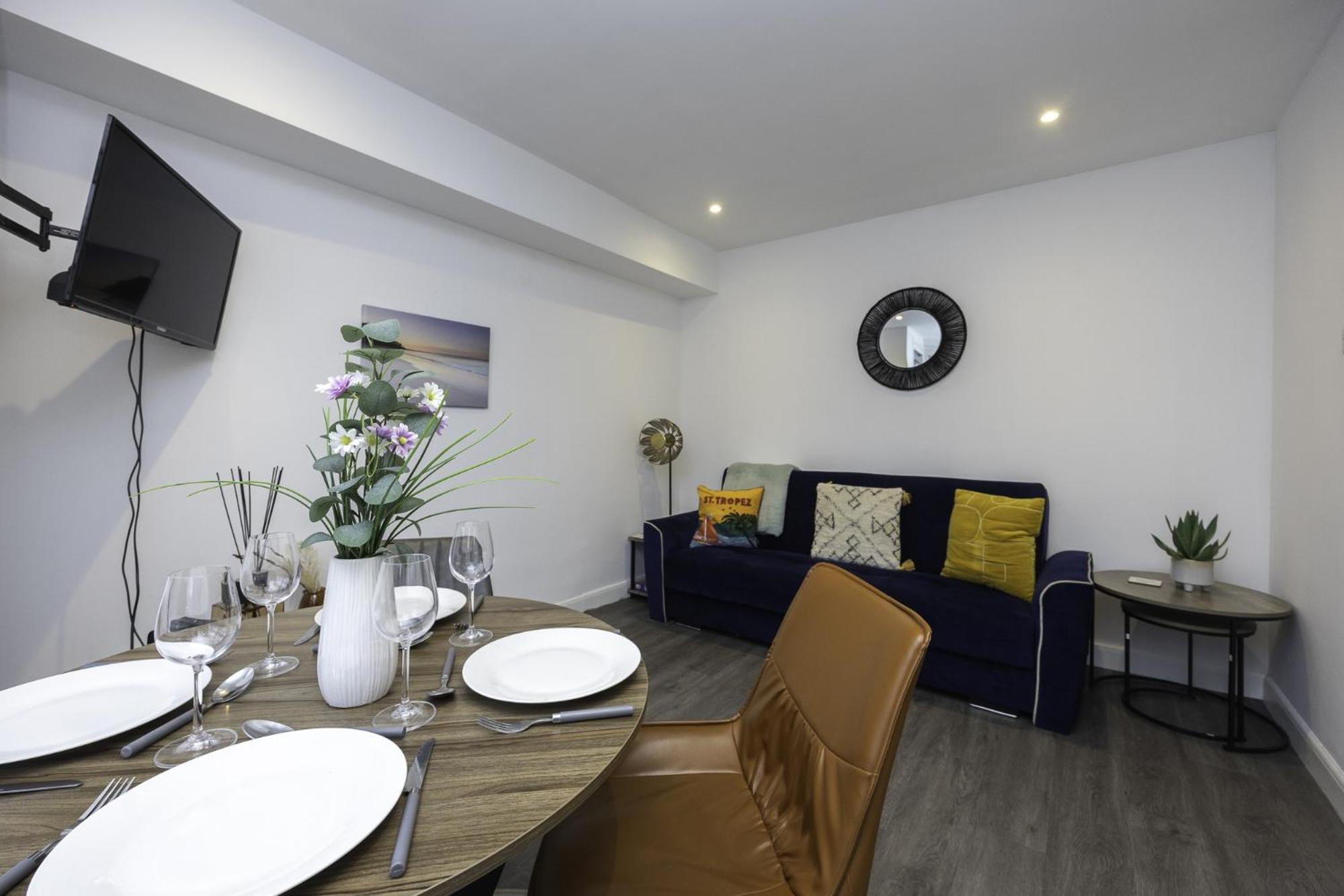 Adelles Seaside Retreat *