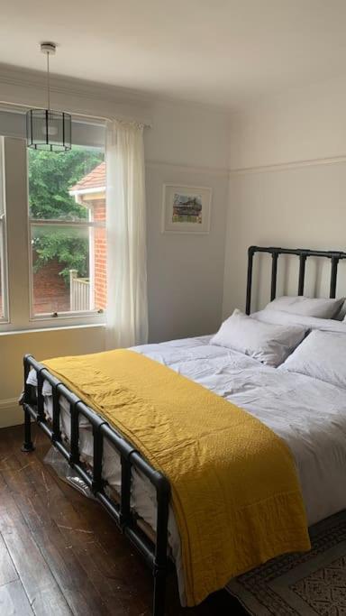 Lovely 4 Bedroom Home, Stones Throw From The