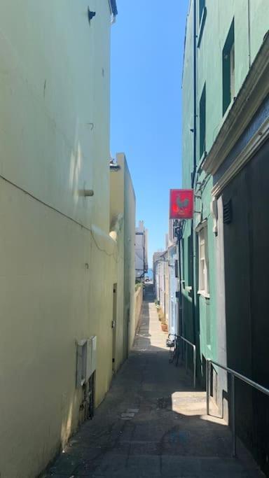 Holiday home Lovely 4 Bedroom Home, Stones Throw From The Brighton