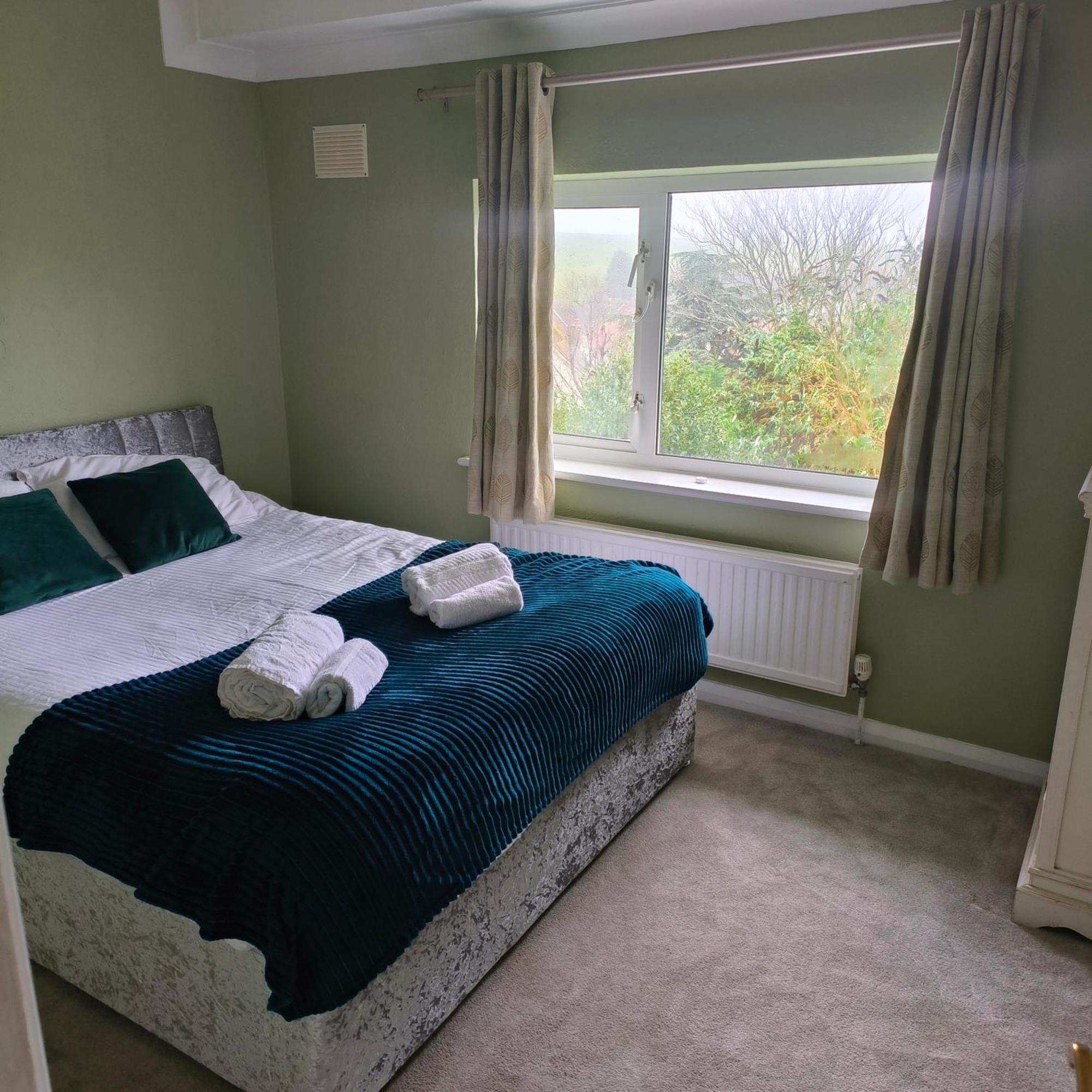 Private Entire House - 3 Bedrooms Garden Parking Holiday home Brighton