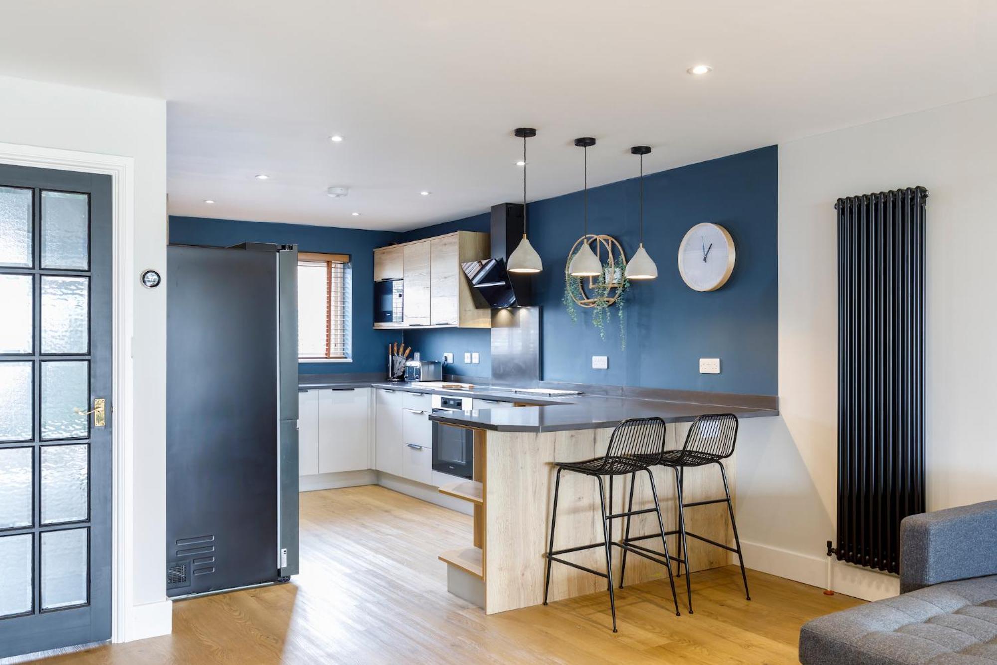 Free Parking Stylish & Modern 4-bedroom With Sea Views *