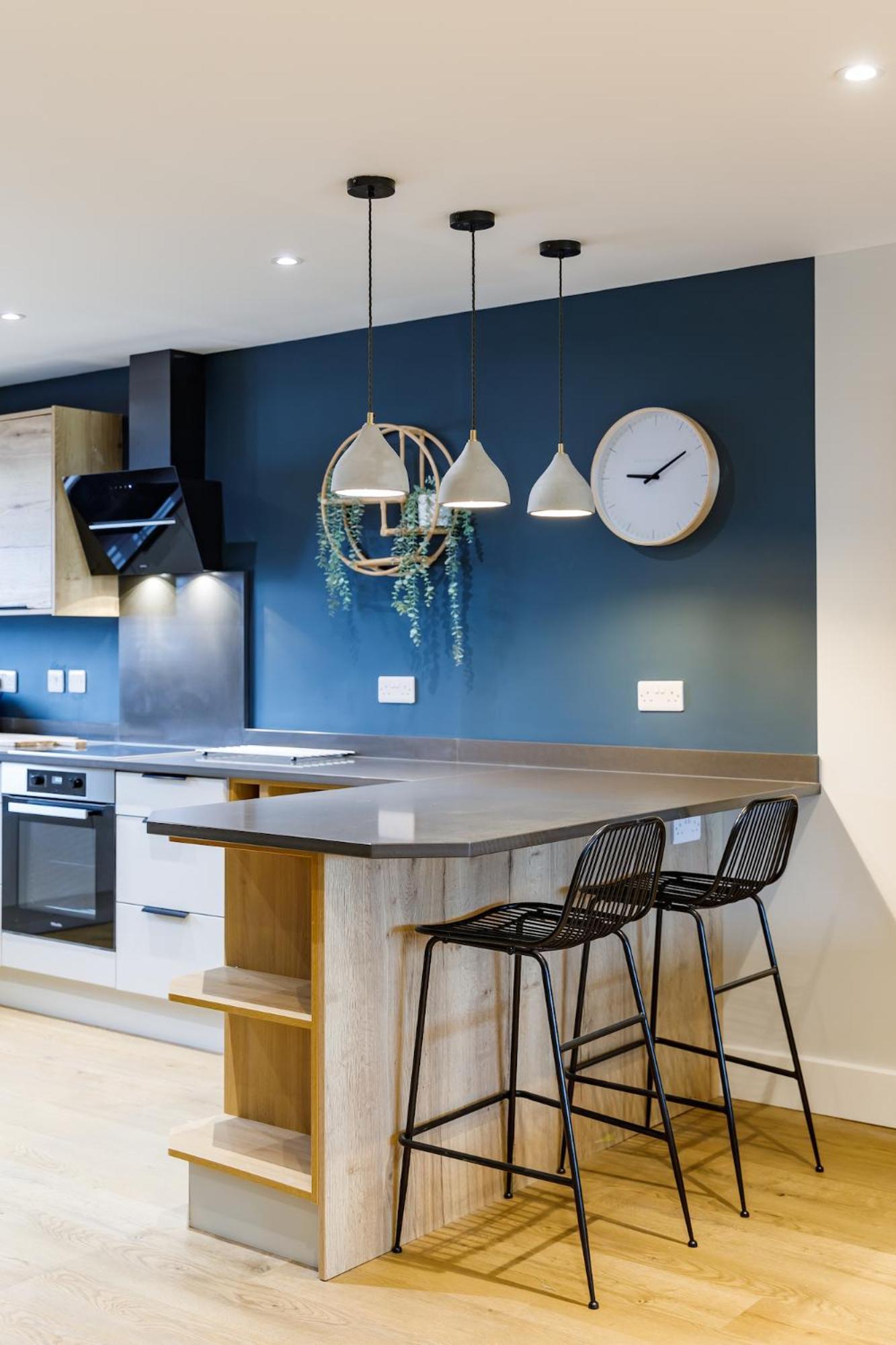 Free Parking Stylish & Modern 4-bedroom With Sea Views *