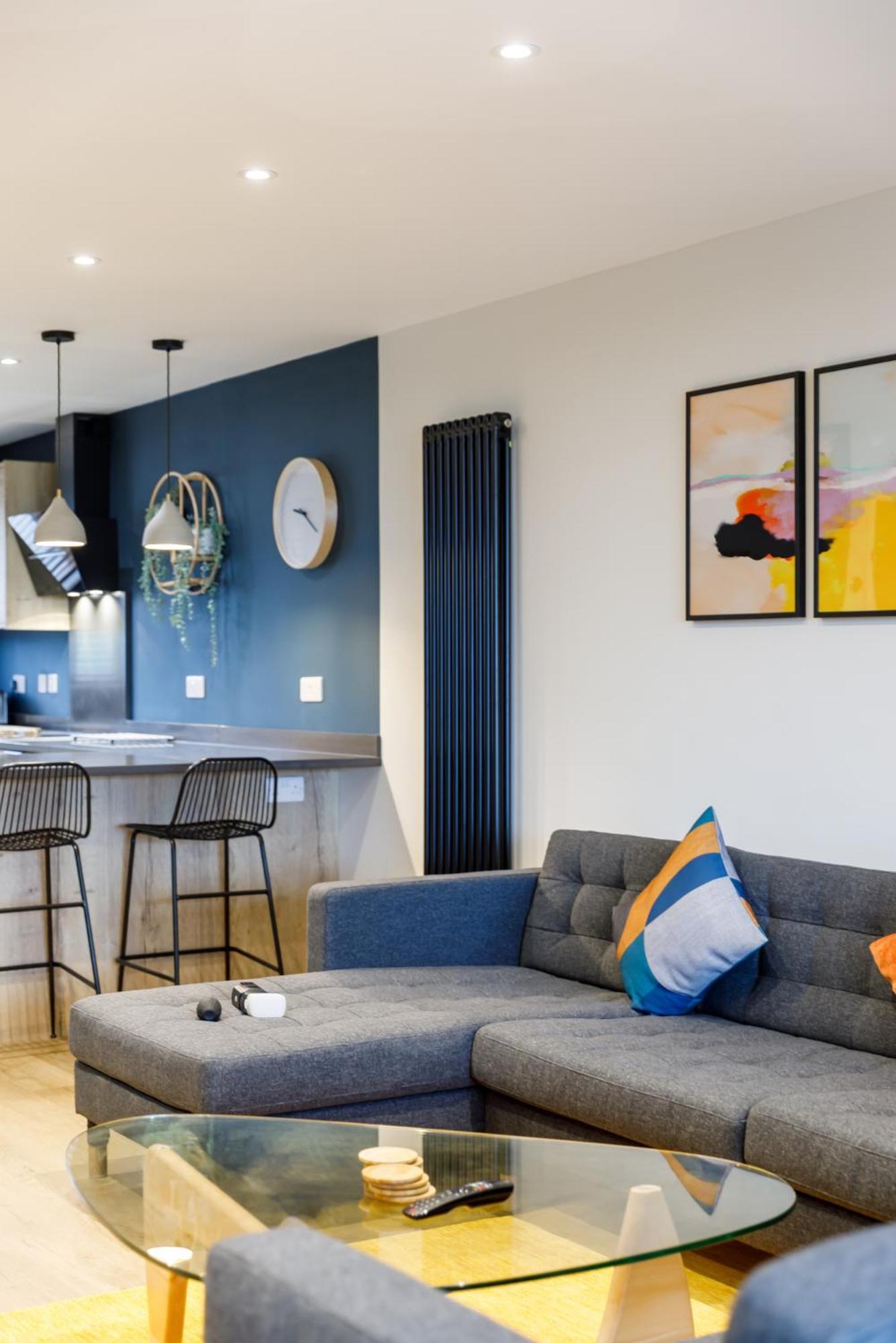 Free Parking Stylish & Modern 4-bedroom With Sea Views Holiday home *