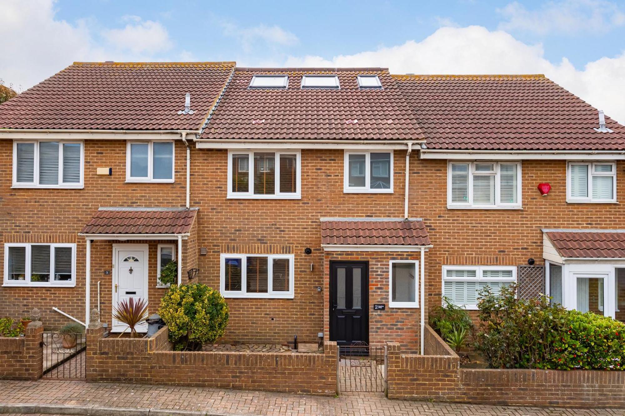 Free Parking Stylish & Modern 4-bedroom With Sea Views Holiday home *
