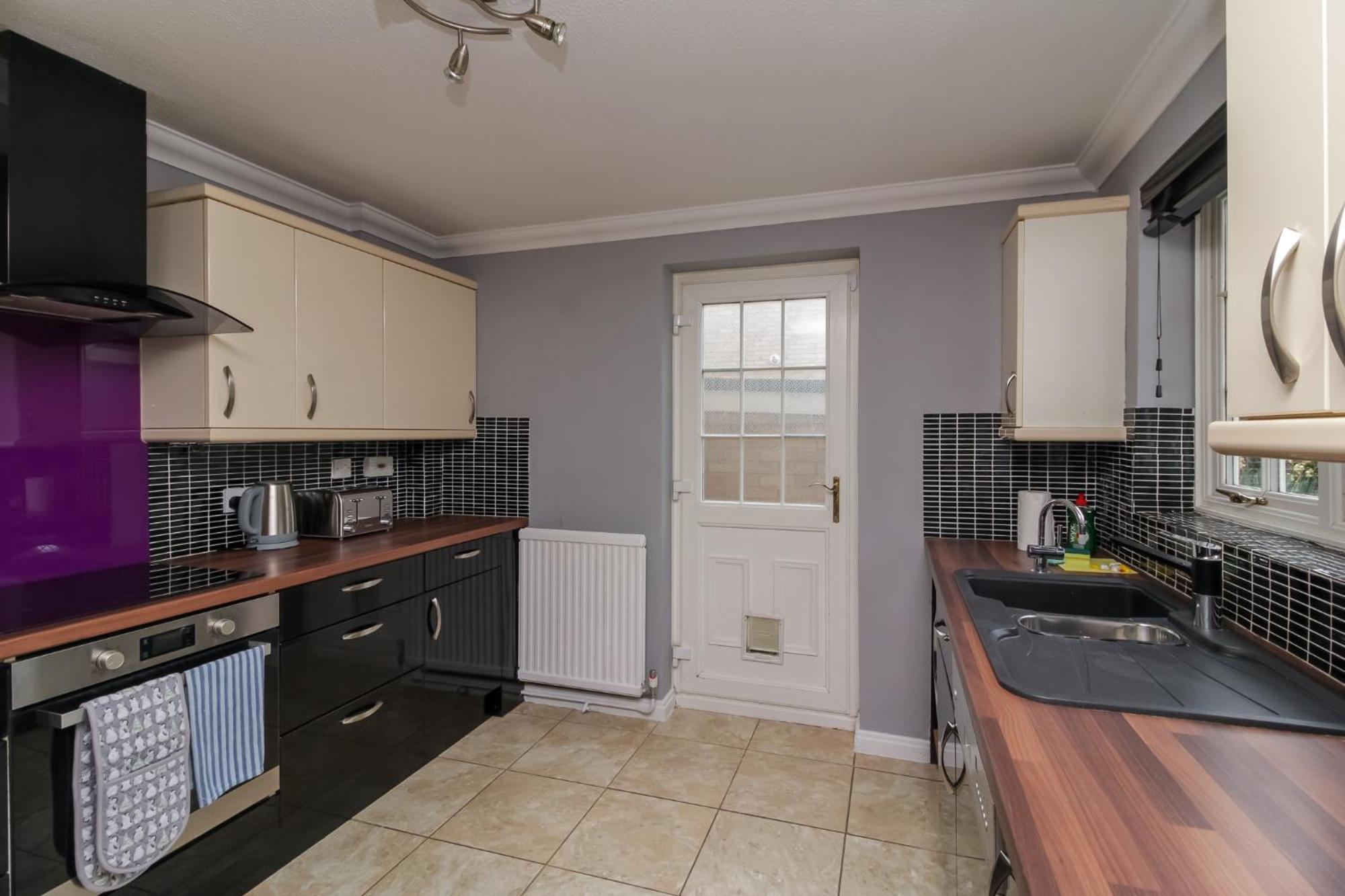 Refurbished 4-br House Near Beach And The Downs