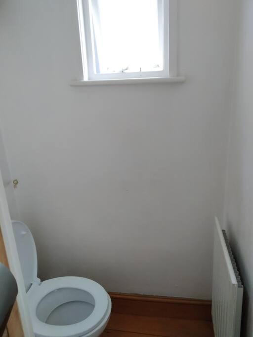 Apartment Spacious 2 Bed Maisonette Near Town, That Sleeps 6 *