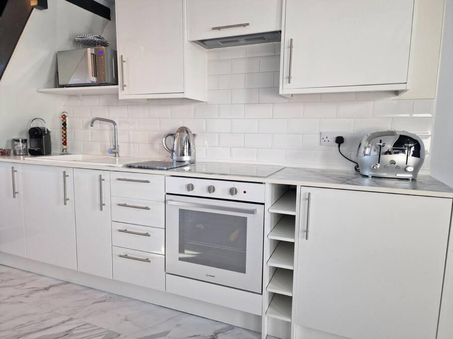 Sea Breeze In Marina With Free Parking * Brighton