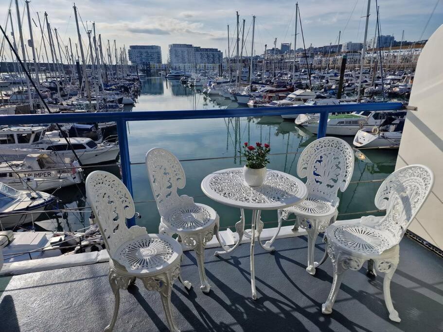 Sea Breeze In Marina With Free Parking Holiday home Brighton