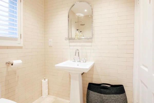 Parking Free On-site Ev Apartment Brighton