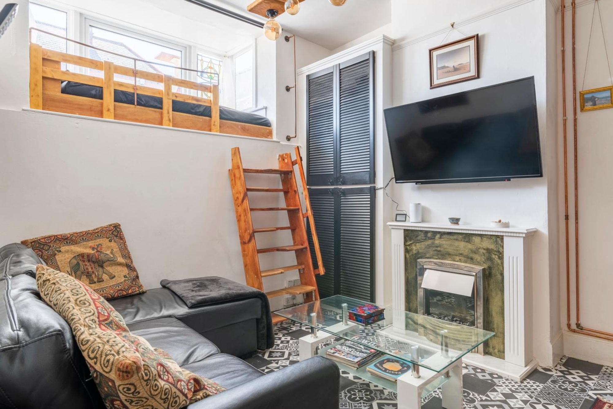 Hideaway In The Centre Of Apartment
