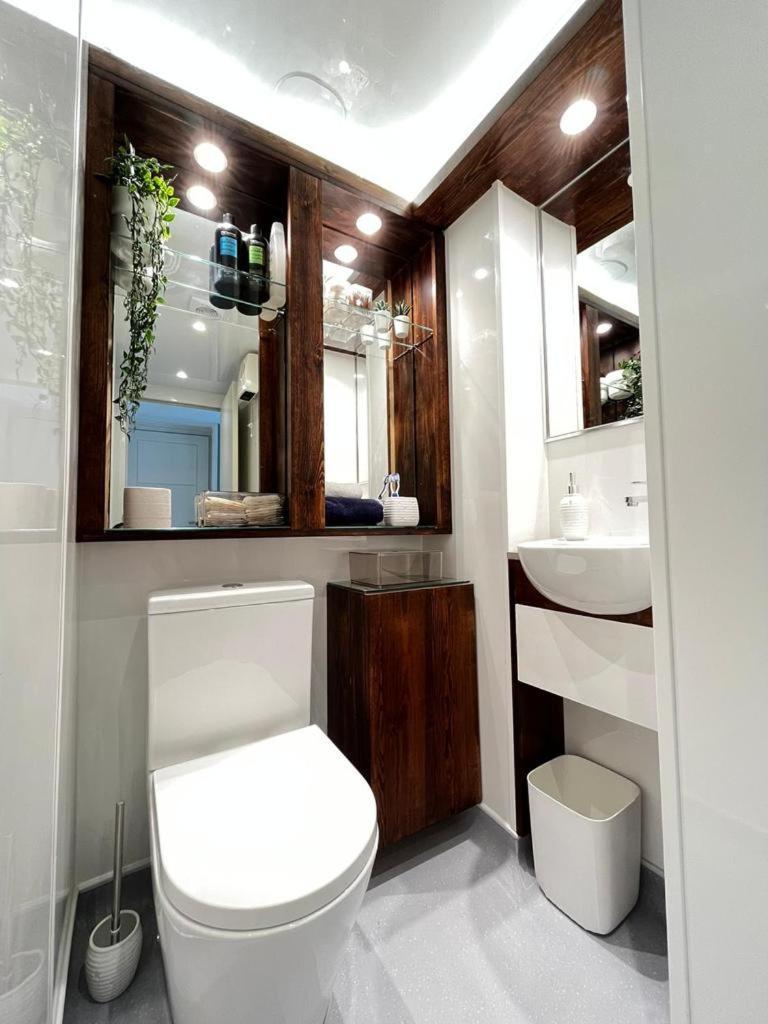 09 Stylish Steps From Sea & Promenade *