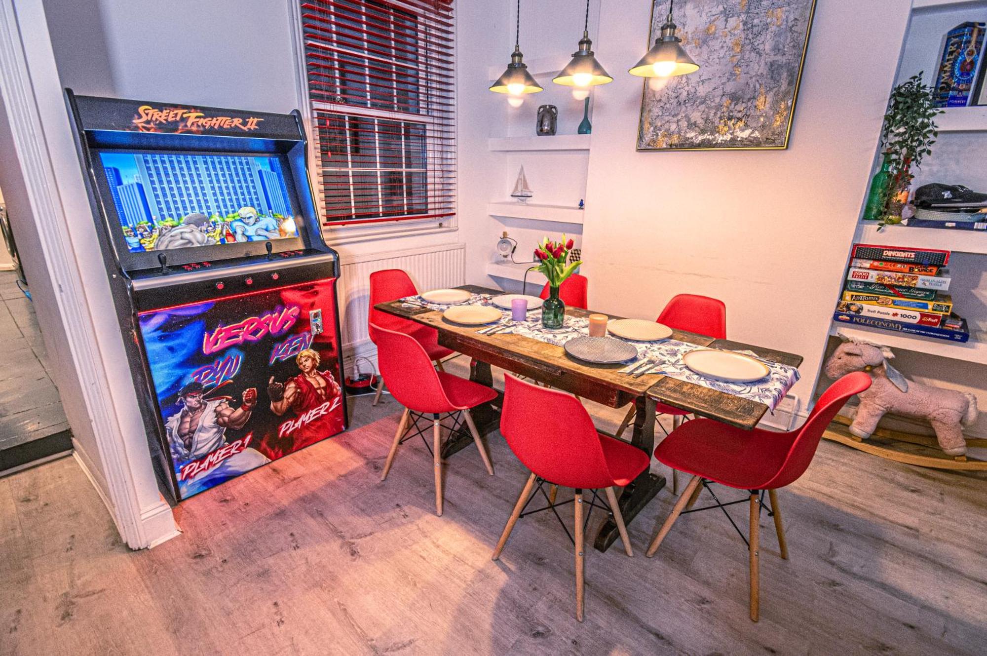 3 - Bedroom Townhouse In With Parking Holiday home *